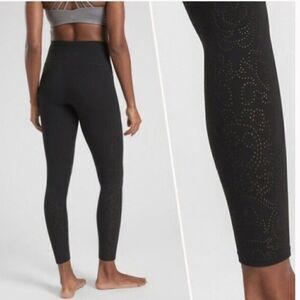 🚨4/$25 ATHLETA Black Revelation Laser Cut Powervita 7/8 Legging Size XXS